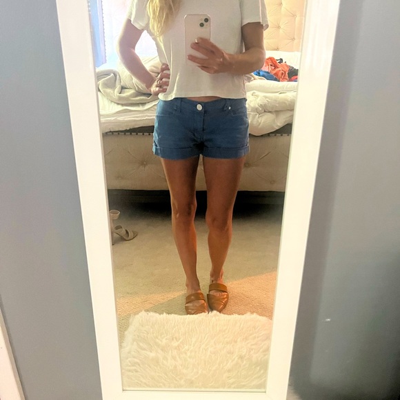 BCBGeneration Low rise cute blue shorty shorts with white buttons - Picture 2 of 4